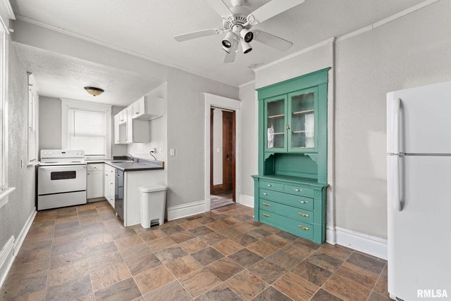 2036 N MAIN Street, Davenport, IA 52803