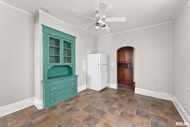 2036 N MAIN Street, Davenport, IA 52803