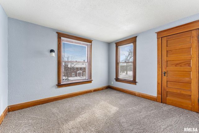 2036 N MAIN Street, Davenport, IA 52803