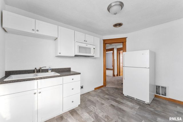 2036 N MAIN Street, Davenport, IA 52803