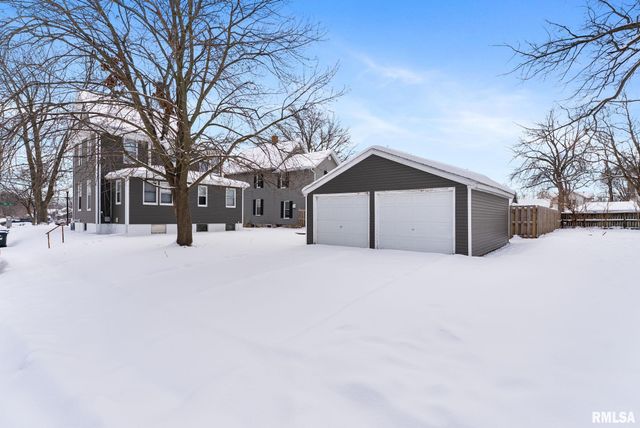 2036 N MAIN Street, Davenport, IA 52803