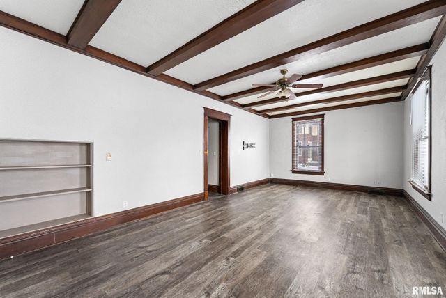 2036 N MAIN Street, Davenport, IA 52803