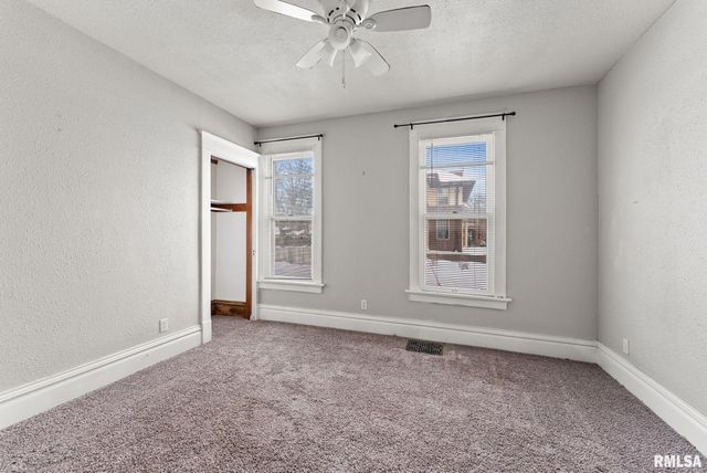 2036 N MAIN Street, Davenport, IA 52803