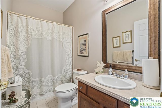 1944 Kingsview Road, Lower Macungie Twp, PA 18062