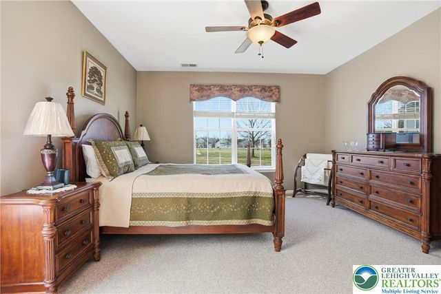 1944 Kingsview Road, Lower Macungie Twp, PA 18062