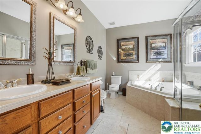 1944 Kingsview Road, Lower Macungie Twp, PA 18062