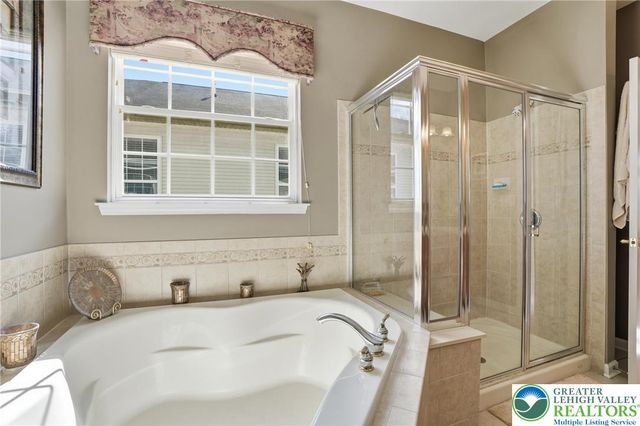 1944 Kingsview Road, Lower Macungie Twp, PA 18062