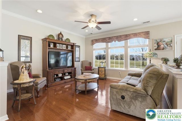 1944 Kingsview Road, Lower Macungie Twp, PA 18062