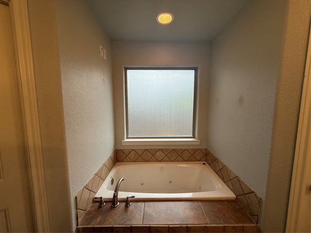 3810 Pine Circle, Granbury, TX 76048