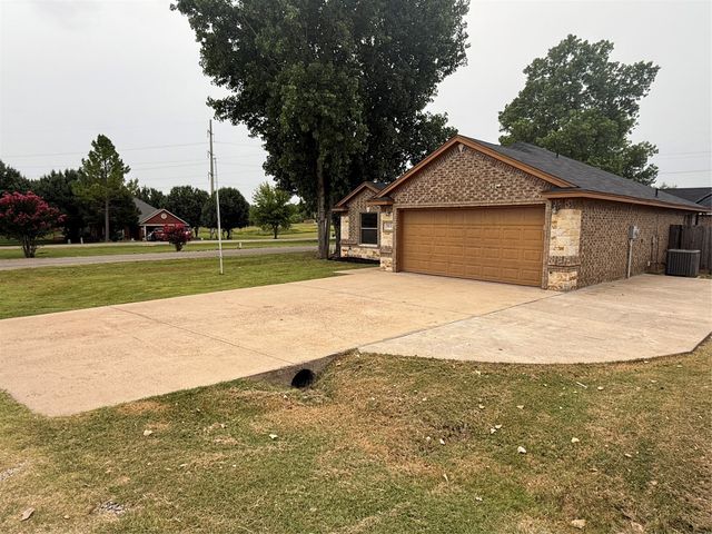 3810 Pine Circle, Granbury, TX 76048