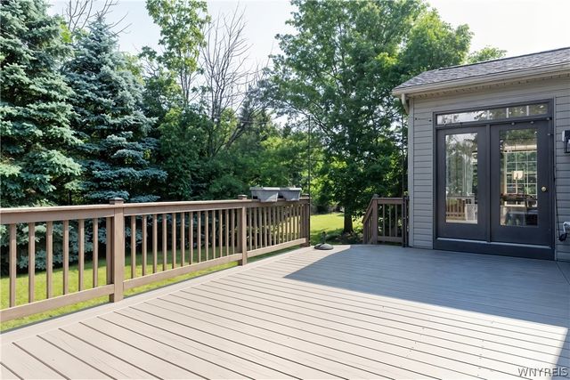 6 Lynchburg Court, Orchard Park, NY 14127