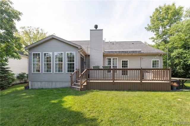 6 Lynchburg Court, Orchard Park, NY 14127