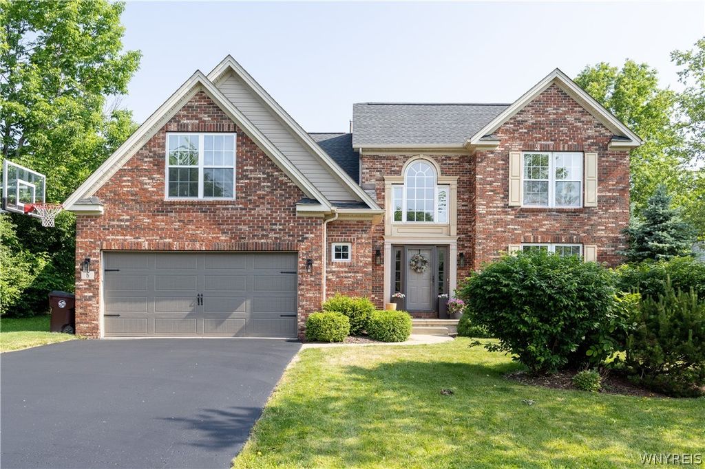 6 Lynchburg Court, Orchard Park, NY 14127