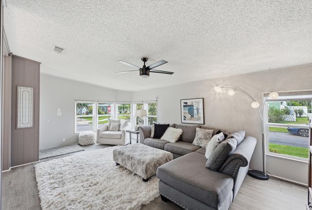 4069 Mission Bell Drive, Boynton Beach, FL 33436