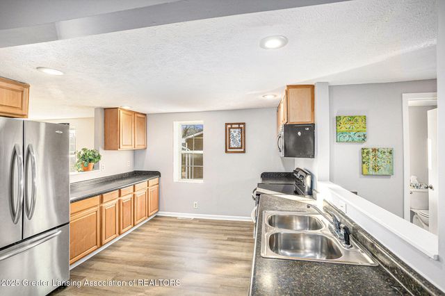 824 Pleasant Street, Grand Ledge, MI 48837