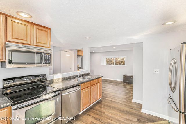 824 Pleasant Street, Grand Ledge, MI 48837