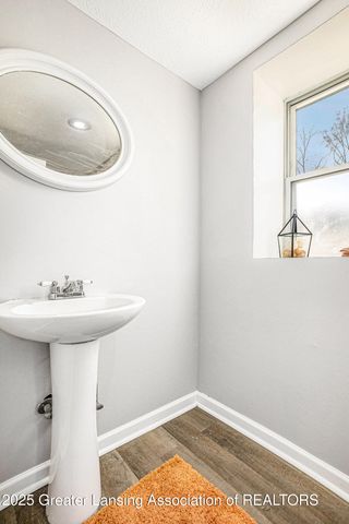 824 Pleasant Street, Grand Ledge, MI 48837