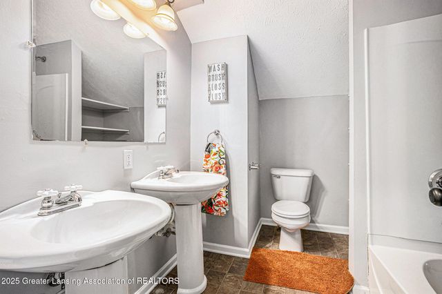 824 Pleasant Street, Grand Ledge, MI 48837