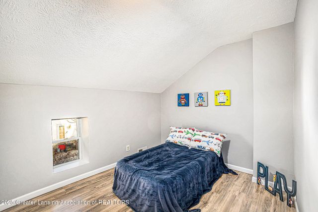 824 Pleasant Street, Grand Ledge, MI 48837