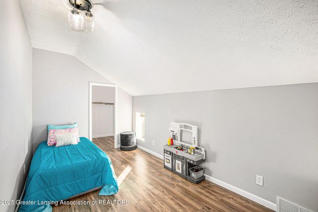 824 Pleasant Street, Grand Ledge, MI 48837