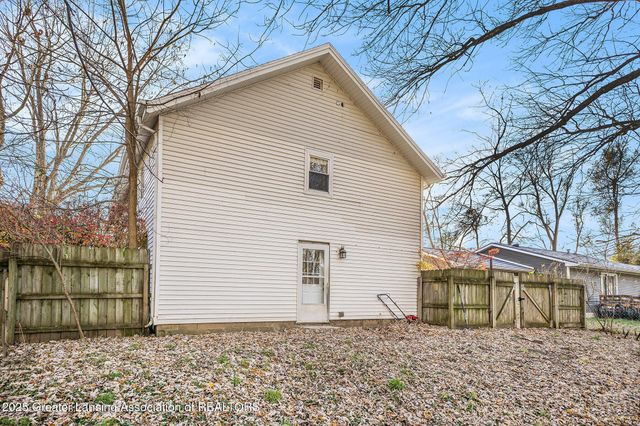 824 Pleasant Street, Grand Ledge, MI 48837