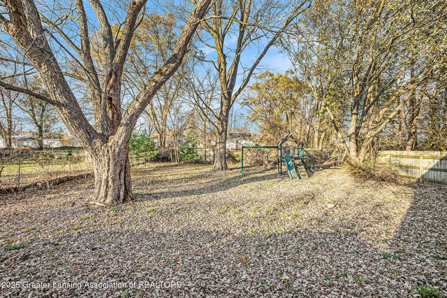 824 Pleasant Street, Grand Ledge, MI 48837