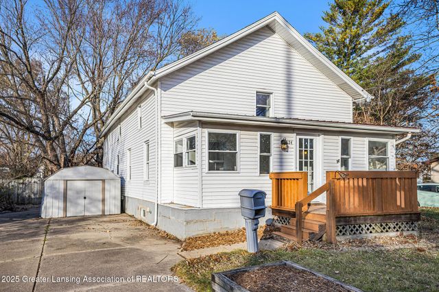 824 Pleasant Street, Grand Ledge, MI 48837