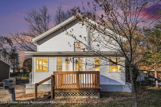 824 Pleasant Street, Grand Ledge, MI 48837