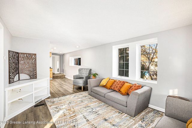 824 Pleasant Street, Grand Ledge, MI 48837