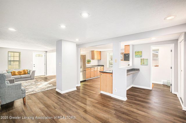 824 Pleasant Street, Grand Ledge, MI 48837