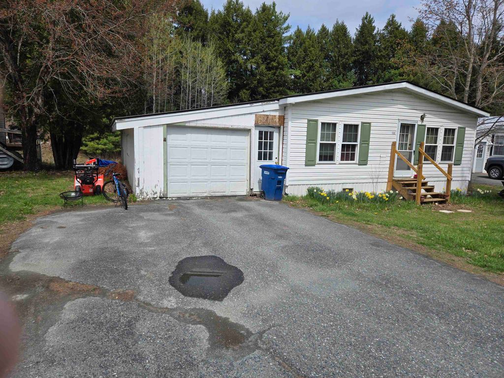 133 Willow Circle, Hartford, VT 05091