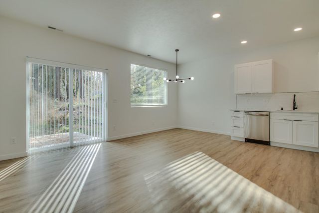 2720 E Hartson Ave, Spokane, WA 99202
