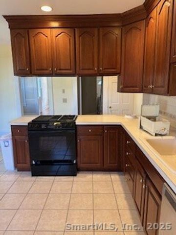 70 Thorpe Street 72, Fairfield, CT 06824