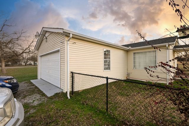 211 Woodland Dr, Shelbyville, TN 37160