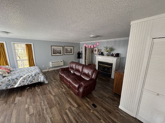 211 Woodland Dr, Shelbyville, TN 37160