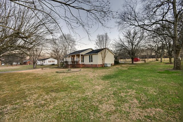 211 Woodland Dr, Shelbyville, TN 37160