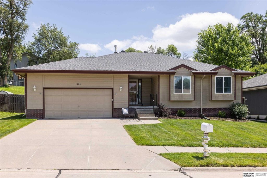 13211 S 35th Avenue, Bellevue, NE 68123