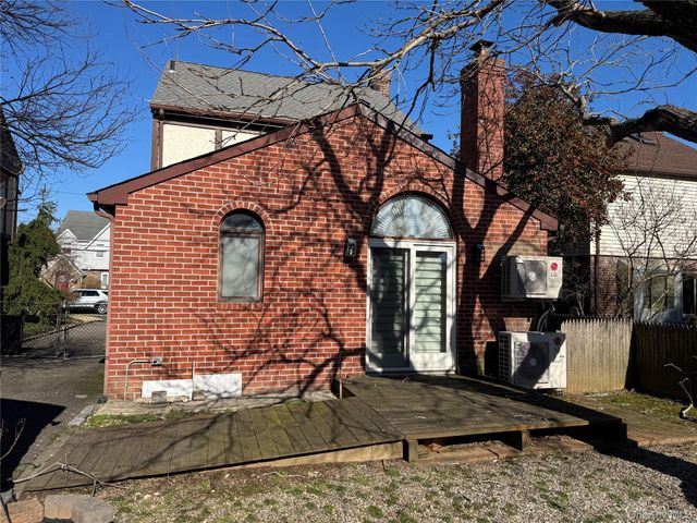333 Foch Boulevard, Mineola, NY 11501