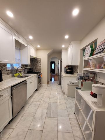 333 Foch Boulevard, Mineola, NY 11501