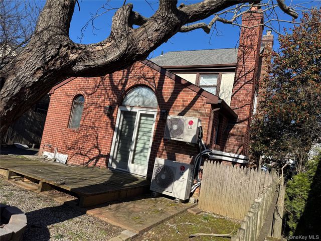 333 Foch Boulevard, Mineola, NY 11501