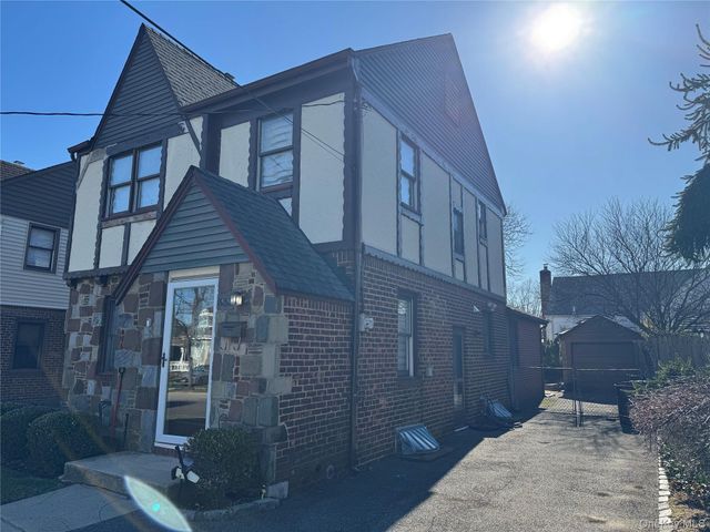 333 Foch Boulevard, Mineola, NY 11501