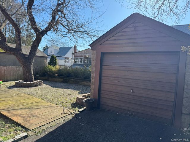 333 Foch Boulevard, Mineola, NY 11501