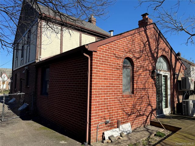 333 Foch Boulevard, Mineola, NY 11501