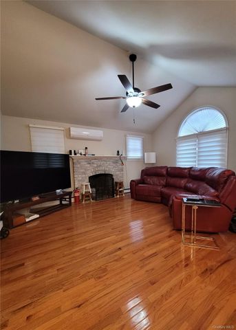 333 Foch Boulevard, Mineola, NY 11501