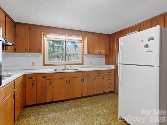 49 Hickory Tree Road, Asheville, NC 28805