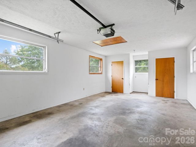 49 Hickory Tree Road, Asheville, NC 28805