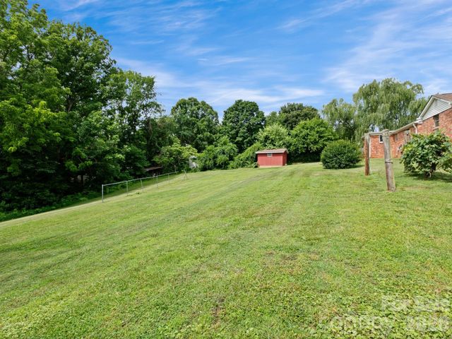49 Hickory Tree Road, Asheville, NC 28805
