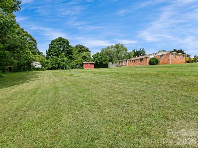49 Hickory Tree Road, Asheville, NC 28805