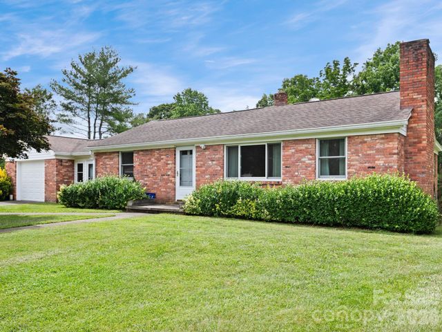 49 Hickory Tree Road, Asheville, NC 28805