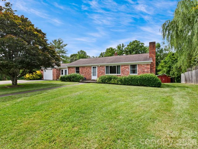 49 Hickory Tree Road, Asheville, NC 28805